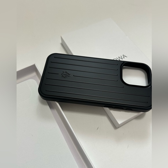 Rimowa Iphone Case Aluminum For Iphone 16 Pro Max - Picture 7 of 9